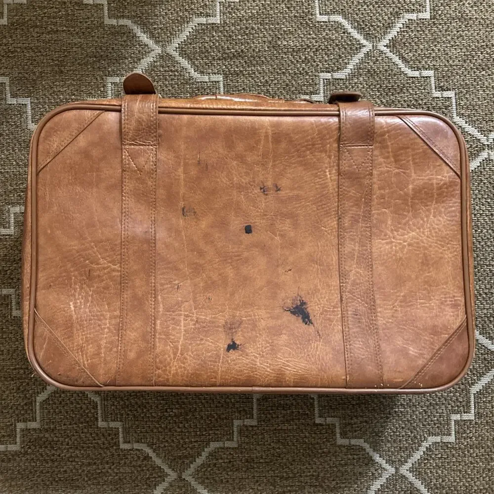 Vintage World Traveler 2-Piece Leather Nesting Luggage Set Good Pre Owned Set!
